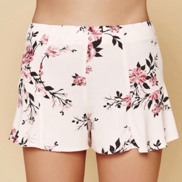 Kendall & Kylie Pants - Floral shorts